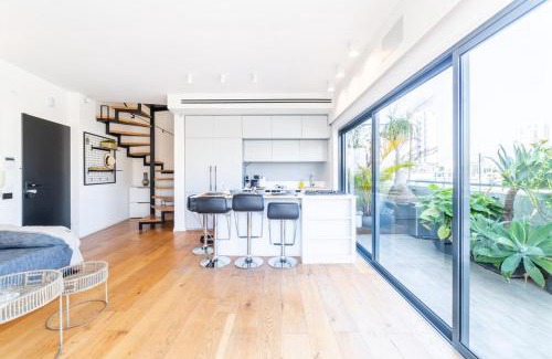 Florentin Apartment | Breathtaking Duplex Penthouse near Rothschild BLVD