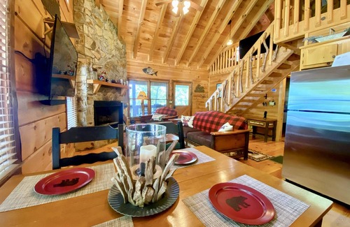 Blue Ridge Cabin | Breathtaking Lake Blue Ridge & Mtn Views w/Hot Tub