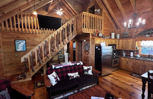 Blue Ridge Cabin | Breathtaking Lake Blue Ridge & Mtn Views w/Hot Tub