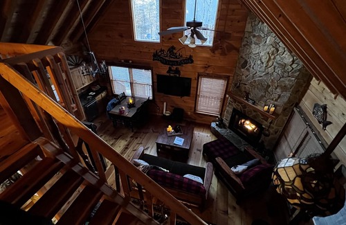 Blue Ridge Cabin | Breathtaking Lake Blue Ridge & Mtn Views w/Hot Tub