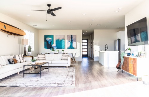 Greenehaven House | Breathtaking Lake Powell Views from Surf-Themed Home with Hot Tub - Sleeps 14+