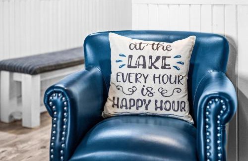 Two Harbors Apartment | Breathtaking Lake Views King Suite, Queen Beds, Kitchen and Heated Indoor and Outdoor Pools