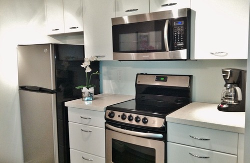 Coal Harbour Apartment | Breathtaking Mountain & Water Views Executive Suite