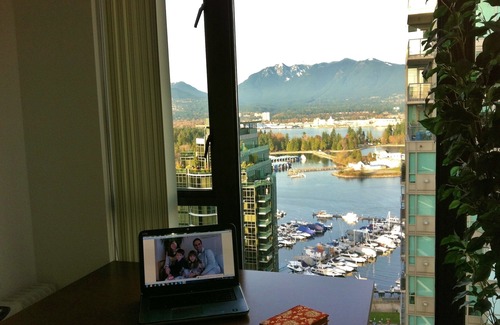 Coal Harbour Apartment | Breathtaking Mountain & Water Views Executive Suite