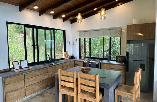 Jarabacoa Villa | Breathtaking Mountain Views, Spacious 4 Bed Home, Jacuzzi & Close to Town