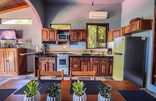 Manuel Antonio Condo | Breathtaking Ocean Vistas, Jungle Bliss, Walk to Eateries & Beach, Fast Internet