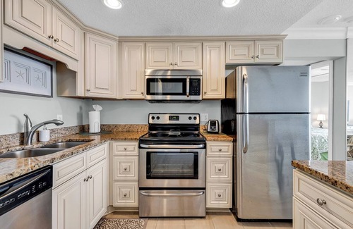 Garden City Resort | Breathtaking Oceanfront Views: 3 BR, Private Balcony