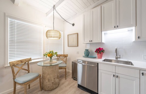 Hermosa Beach Apartment | Breathtaking Oceanfront Accomm.: "Best in Class" Recipient for Vacation Rentals