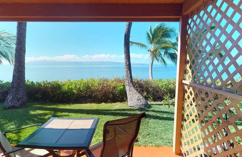 Kaunakakai House | Breathtaking Ocean Front Room w/Porch | Romantic Couple Getaway