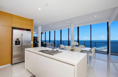 Broadbeach Apartment | Breathtaking Ocean Views Sub-Penthouse 46th floor