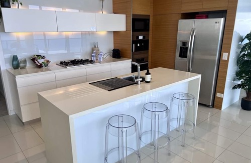 Broadbeach Apartment | Breathtaking Ocean Views Sub-Penthouse 46th floor