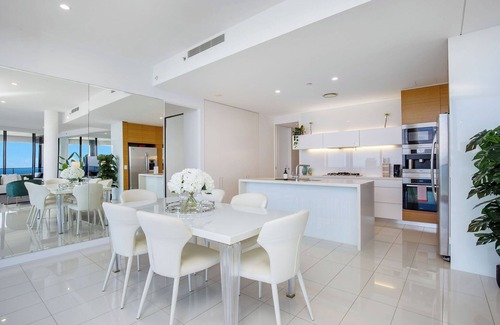 Broadbeach Apartment | Breathtaking Ocean Views Sub-Penthouse 46th floor