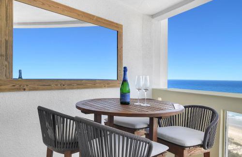 Surfers Paradise Apartment | Breathtaking Ocean View & Beachside 3 Bedrooms Apartment