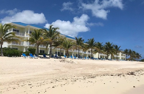 Colliers Bay Condo | Breathtaking Ocean View Beachfront Top Floor Condo