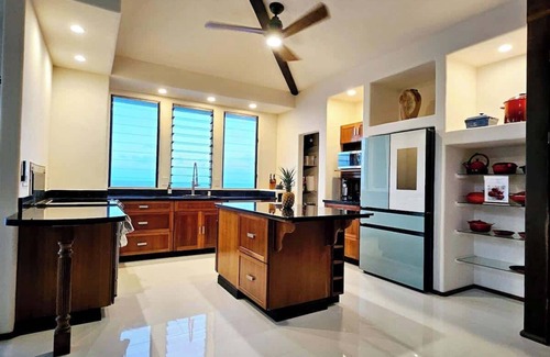 Kapoho House | Breathtaking Oceanfront Home on Lava Rock Beach.