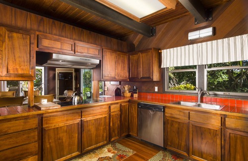 Hana House | Breathtaking Oceanfront Location, Gorgeous Views, Stroll to Hamoa Beach, Hot Tub