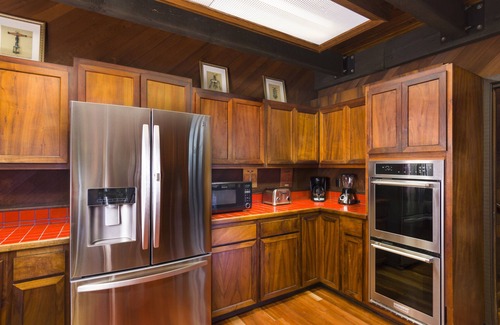 Hana House | Breathtaking Oceanfront Location, Gorgeous Views, Stroll to Hamoa Beach, Hot Tub