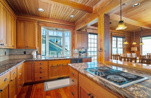 Roads End House | Breathtaking Panoramic Ocean Front Views, Hot Tub, Game Room w/Pool Table, Private Stairway 2 Beach