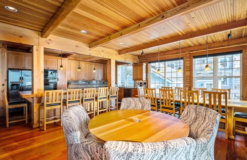 Roads End House | Breathtaking Panoramic Ocean Front Views, Hot Tub, Game Room w/Pool Table, Private Stairway 2 Beach