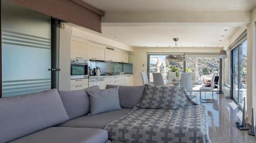 Vouliagmeni Apartment | Breathtaking Penthouse Vouliagmeni