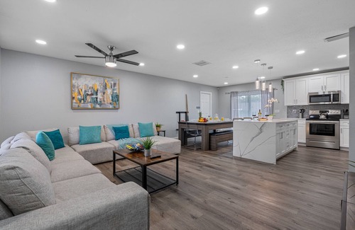 Terrace Park House | Breathtaking & Renovated Tampa Heated Pool House