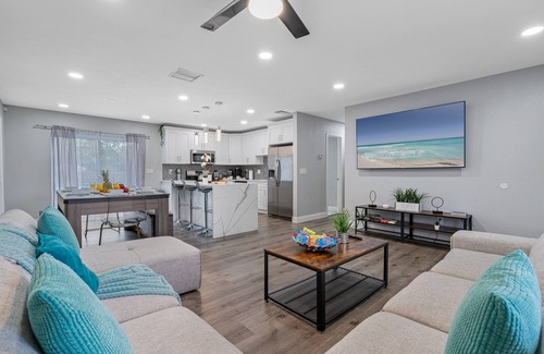 Terrace Park House | Breathtaking & Renovated Tampa Heated Pool House