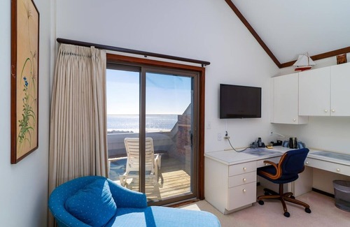 Seabrook Island House | Breathtaking Sunset Views! Ocean View & Steps to the Beach! Sleeps 6! Amenity Cards!