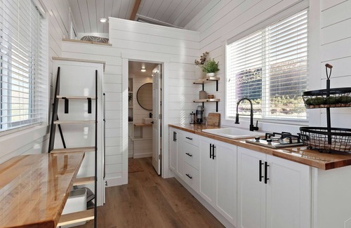 Apple Valley Apartment | Breathtaking Tiny Home with Endless Views