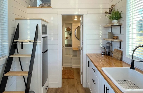 Apple Valley Apartment | Breathtaking Tiny Home with Endless Views
