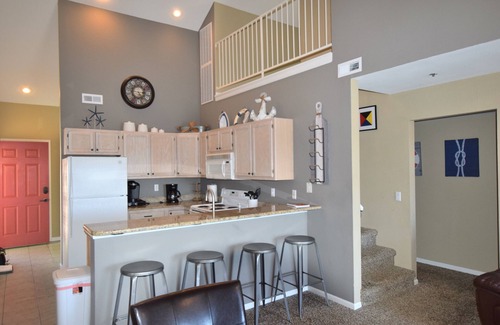 Osage Beach Condo | Breathtaking view! 2 Pools & Beach - 4 Enclosed Bedrm/3 bth/40' BoatSlip Avlb.