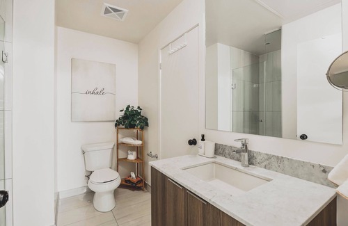 Church and Wellesley Condo | Breathtaking View Condo in Central DT Toronto w/ Free Parking