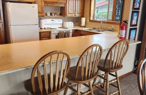 Brookings Condo | BREATHTAKING VIEW! Hear the waves. Private Beach Access, Free Day!