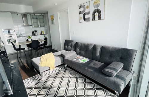 Toronto Entertainment District Apartment | Breathtaking view in the heart of Toronto.