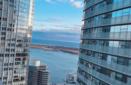 Toronto Entertainment District Apartment | Breathtaking view in the heart of Toronto.