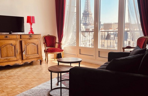 Grenelle Apartment | Breathtaking view of the Eiffel Tower