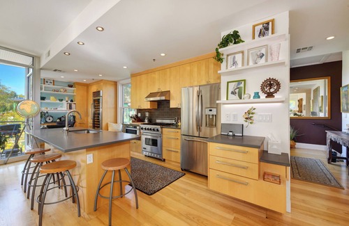 Flagstaff Apartment | Breathtaking Views! 15 minute walk to Pearl St. & 5 minutes to Hiking.