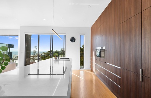 Mount Martha House | Breathtaking views of the ocean, infinity edge pool, 2 seperate living spaces.