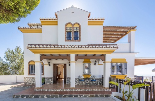 Torrox Villa | Breathtaking views, big swimming pool, Balinese bed, Jacuzzi, Gym . a dream.