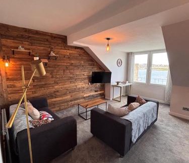 Conwy Apartment | Breathtaking views from a Stylish Coastal Apartment