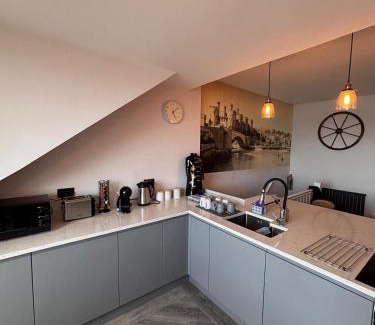 Conwy Apartment | Breathtaking views from a Stylish Coastal Apartment
