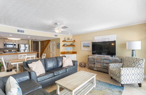 Fort Walton Beach - Destin Condo | BREATHTAKING VIEWS on every floor! 214 Destin Seafarer