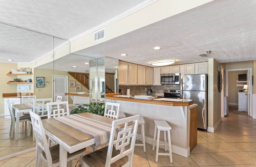 Fort Walton Beach - Destin Condo | BREATHTAKING VIEWS on every floor! 214 Destin Seafarer