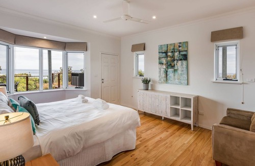Eagle Bay House | BREATHTAKING VIEWS OVER THE TREETOPS TO THE AZURE WATERS OF THE BAY.
