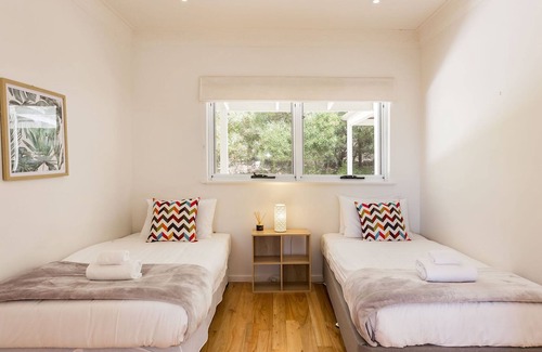 Eagle Bay House | BREATHTAKING VIEWS OVER THE TREETOPS TO THE AZURE WATERS OF THE BAY.
