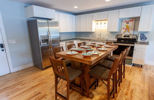 Robbinsville Cottage | Breathtaking views lakeside cottage