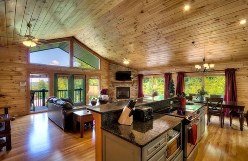 Gatlinburg - Pigeon Forge House | Breathtaking Views await you and your family.