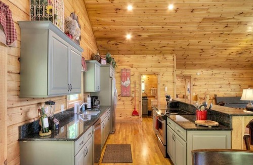 Gatlinburg - Pigeon Forge House | Breathtaking Views await you and your family.