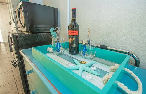 Treasure Island Apartment | Breathtaking Waterfront Studio! Enjoy Beach Waves from your Balcony!
