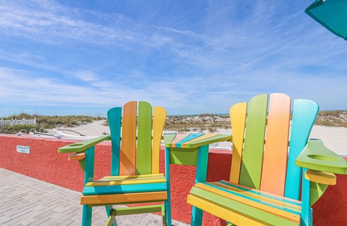 Treasure Island Apartment | Breathtaking Waterfront Studio! Enjoy Beach Waves from your Balcony!