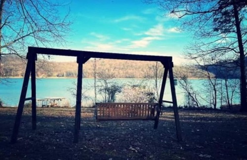 Sharps Chapel House | Breathtaking Waterfront Retreat, Private Docks 10 guests, King Bed.